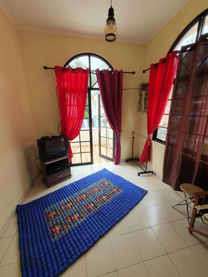 Villa Panda H Kota Bunga Puncak Cinengangirang Exteriör bild